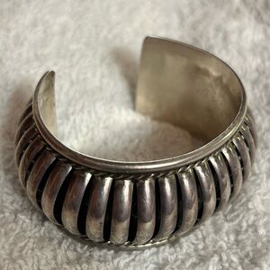 Vintage Navajo Jewelry. Sterling silver ribbed melon cuff bracelet